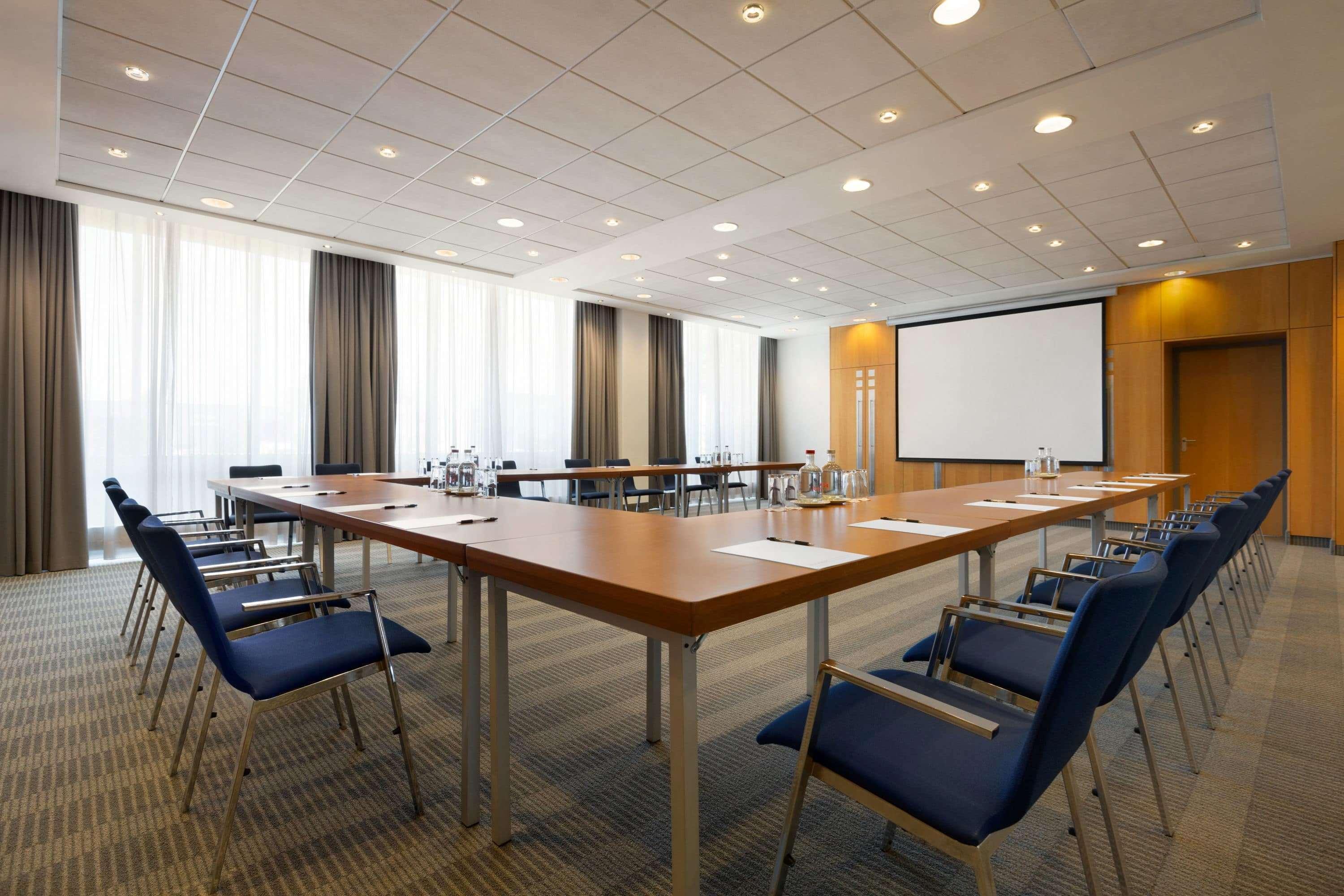 Ramada By Wyndham Amsterdam Airport Schiphol 4*