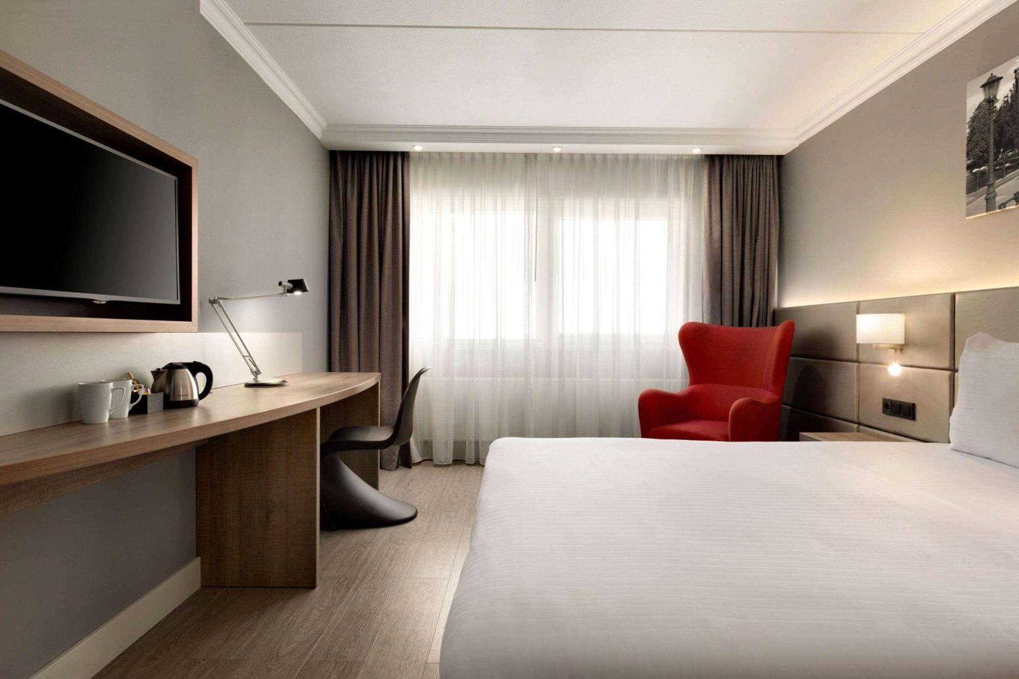 Ramada By Wyndham Amsterdam Airport Schiphol 4*